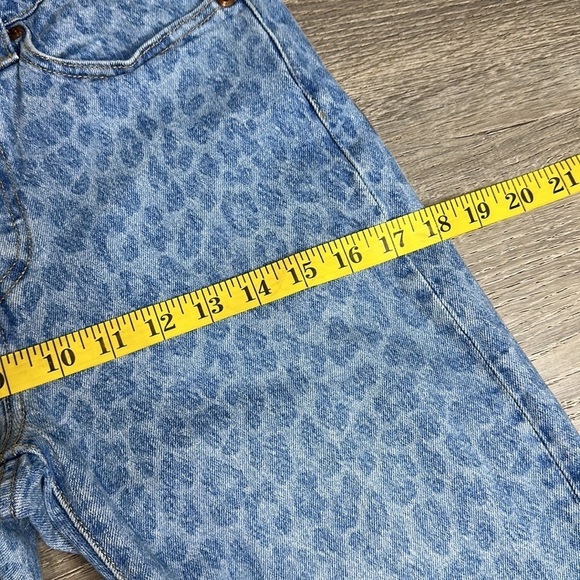 Levi’s High Rise Animal Print Wedgie Straight Fit Cropped Jeans Blue Size 25 - Picture 11 of 15